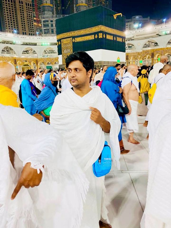 A Moment of Devotion at the Holy Kaaba